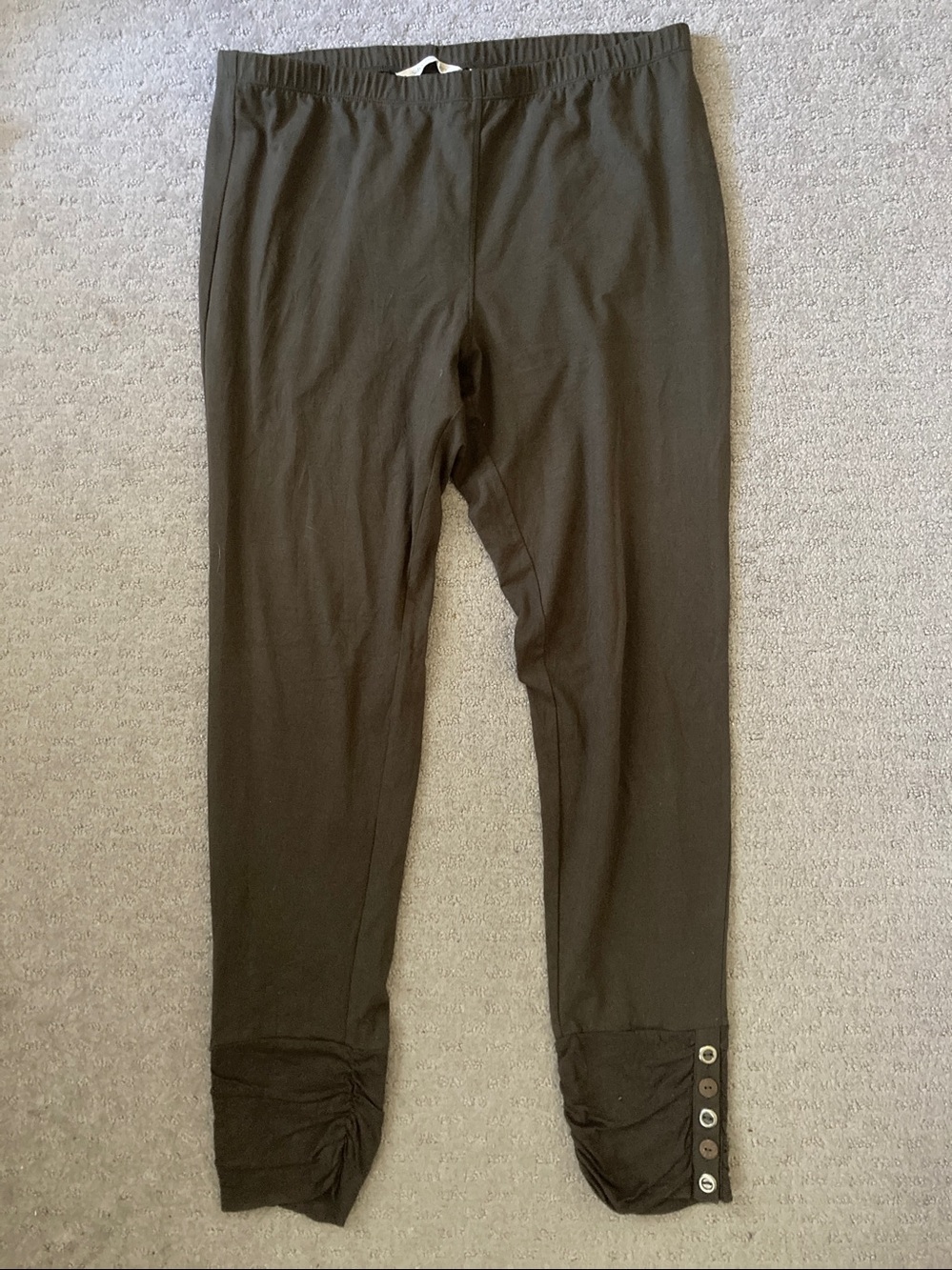 Soft Surroundings olive button-cuff leggings, Large